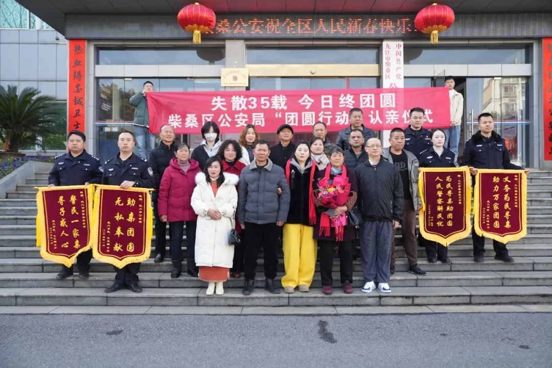 ʧɢ35�أ����ĸŮ�ڳ�Ϧǰ��Բ�ˣ�